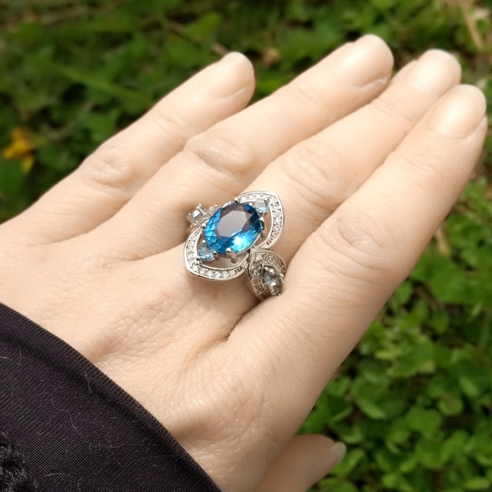 Vintage Blue Topaz Ring set in Sterling Silver- Size 7.5 - Picture 5 of 7